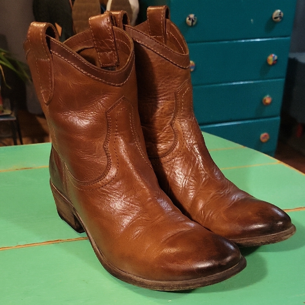 Frye Women's Billy Short Sz 8